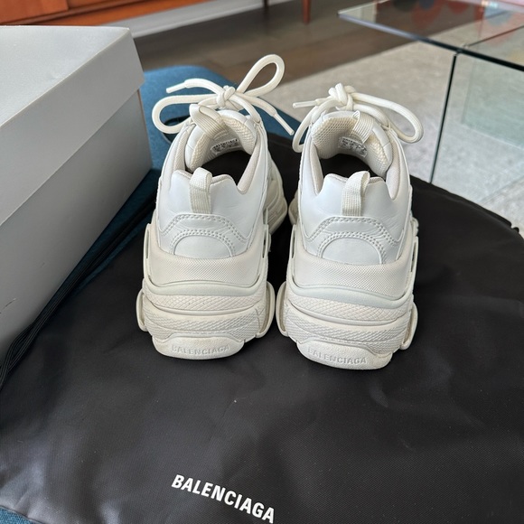 Balenciaga Triple S - Picture 7 of 12